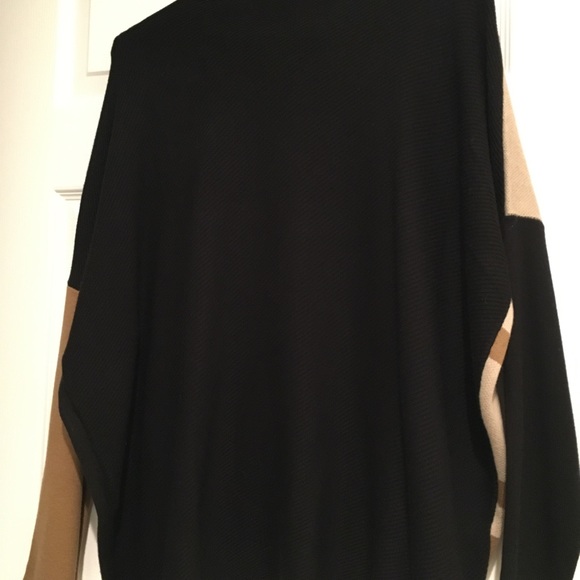 NWT high necked sleeved shawl. Multifunction. - Picture 5 of 6